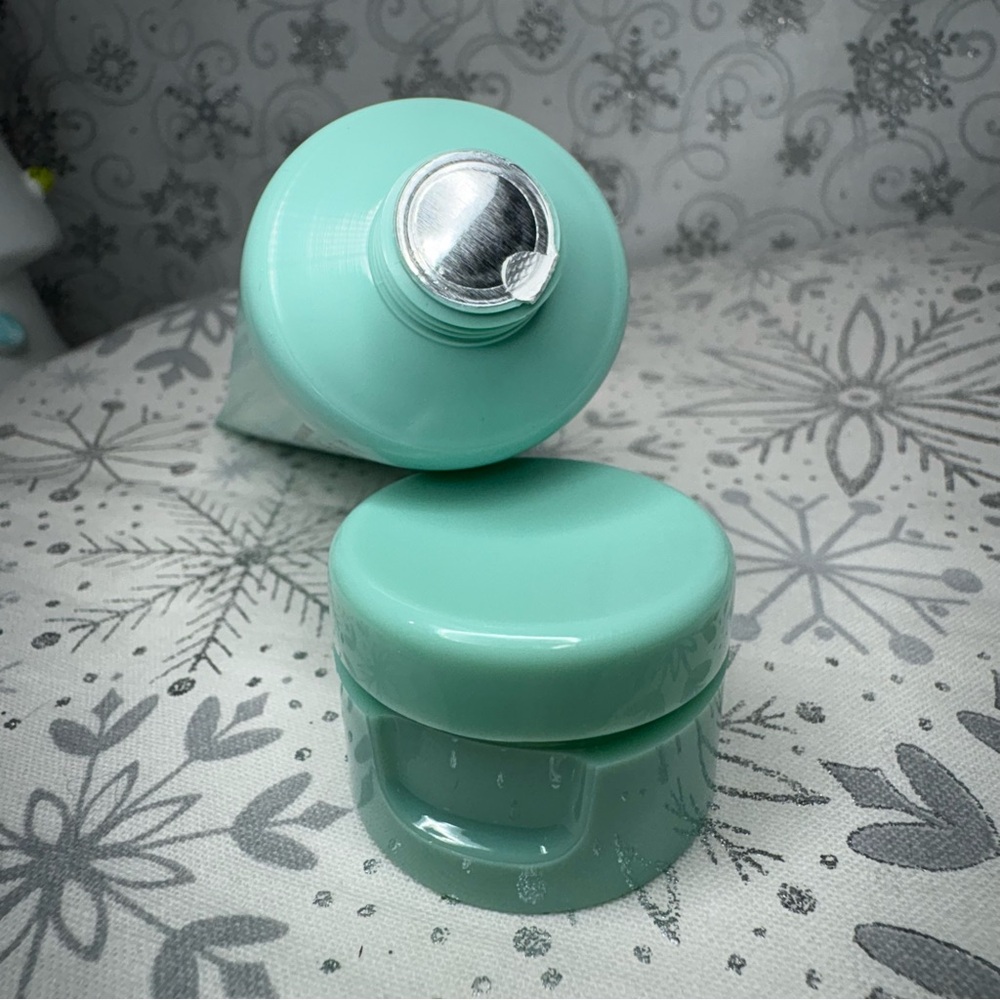 Tatcha The Matcha Cleanse Daily Clarifying Gel Cleanser - Travel Size Christmas - Picture 4 of 4